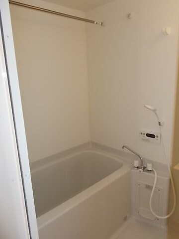 物件内観写真12　(日々の疲れを癒すお風呂付です)