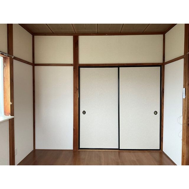 物件内観写真5　(ゆったりとしたリビングです)