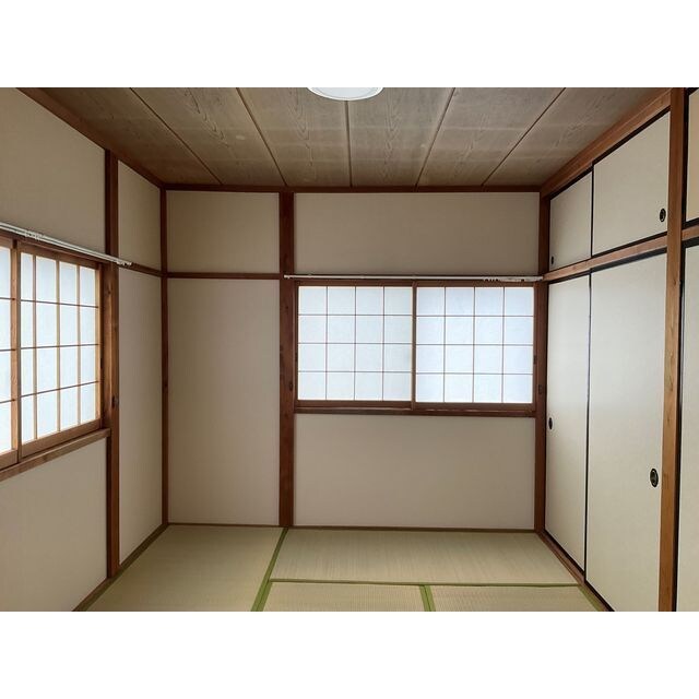 物件内観写真6　(ゆったりとしたリビングです)