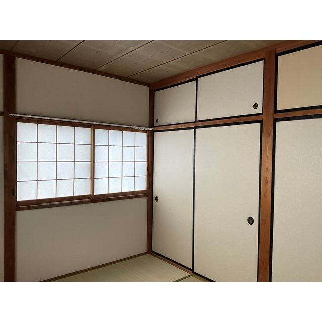 物件内観写真8　(ゆったりとしたリビングです)