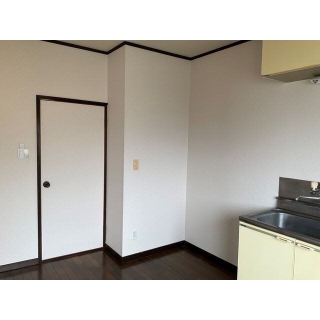 物件内観写真9　(ゆったりとしたリビングです)