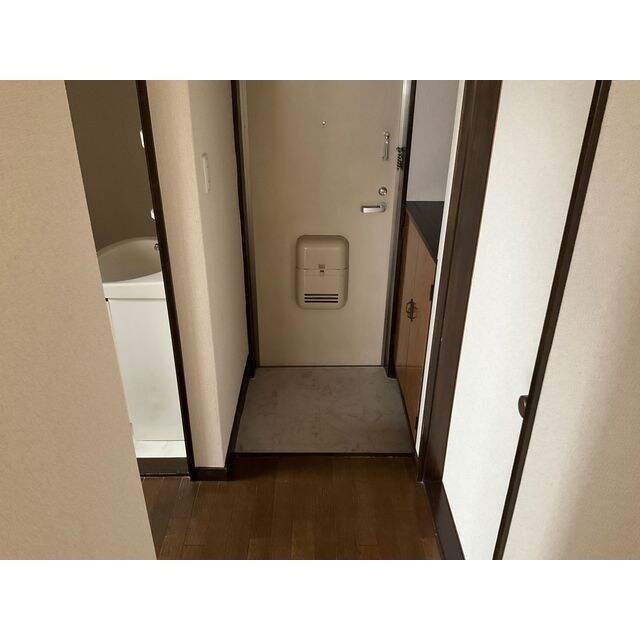 物件内観写真22　(収納もある玄関です)