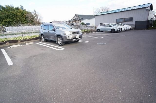 物件外観写真2　(駐車場があります)