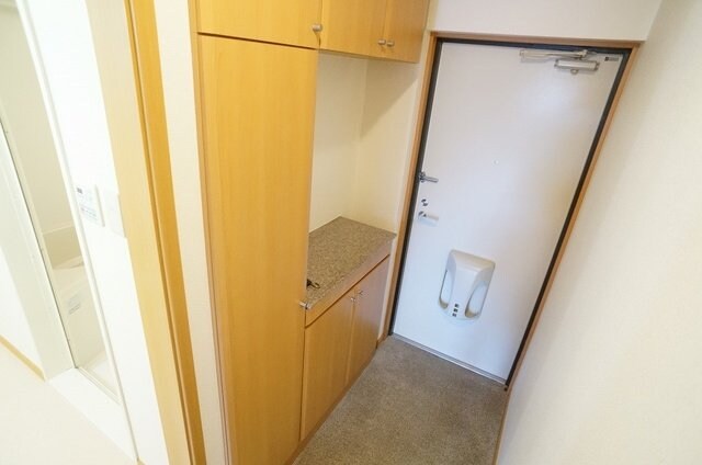 物件内観写真9　(ゆったりとした玄関です)