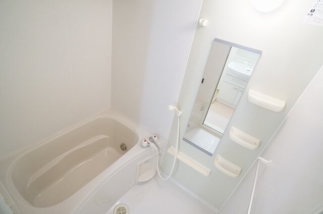 物件内観写真13　(落ち着いた空間のお風呂です)