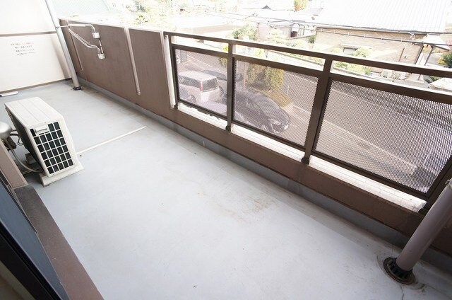 物件内観写真19　(外からの目が気にならないバルコニーで洗濯物が干せます)
