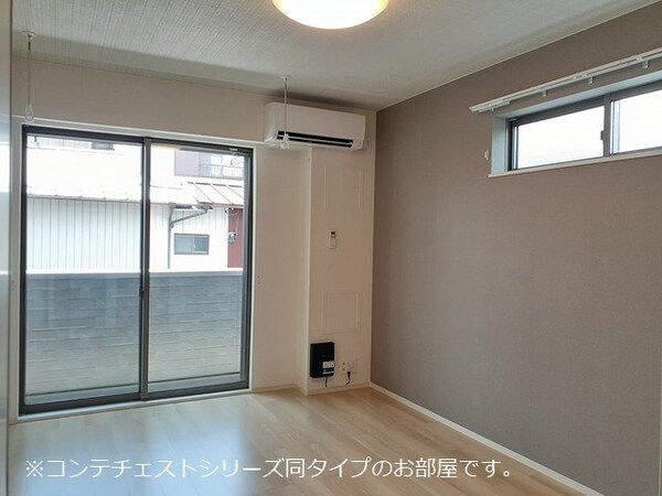 内装他(明るい色調の室内です)