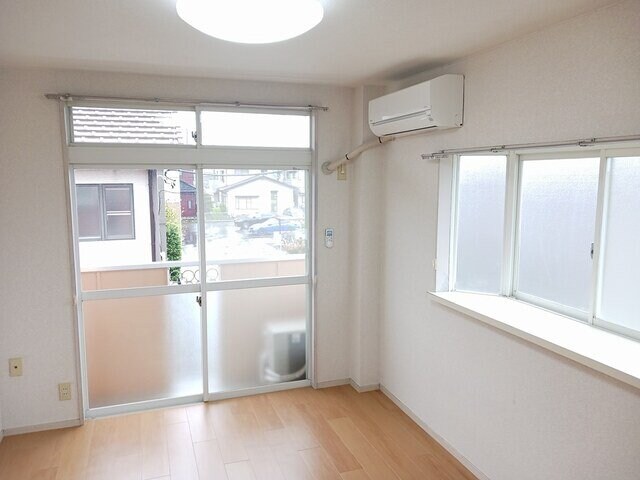 物件内観写真9　(明るい室内です)