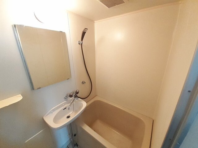 物件内観写真11　(コンパクトで使いやすいお風呂です)