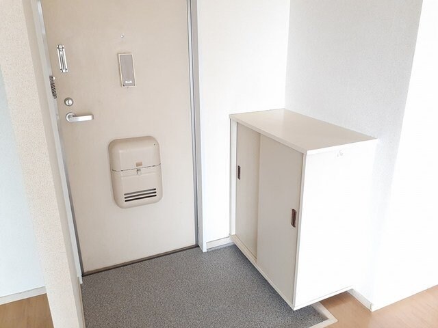 物件内観写真14　(シンプルで使いやすい玄関です)