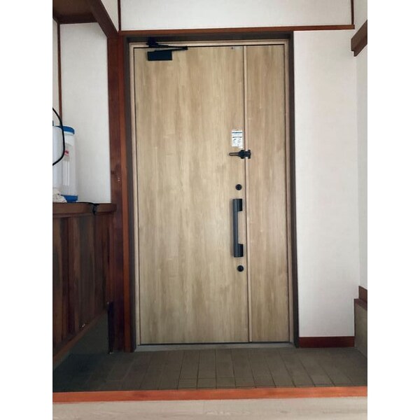 玄関(シンプルで使いやすい玄関です)