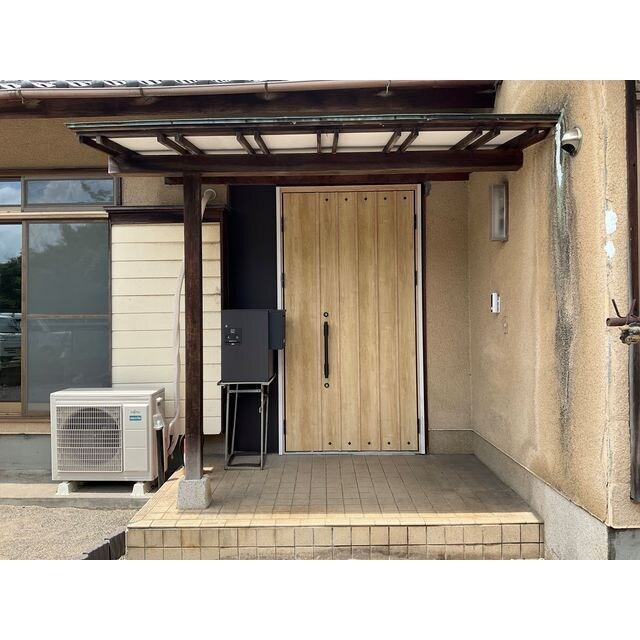 物件内観写真24　(明るい玄関です)