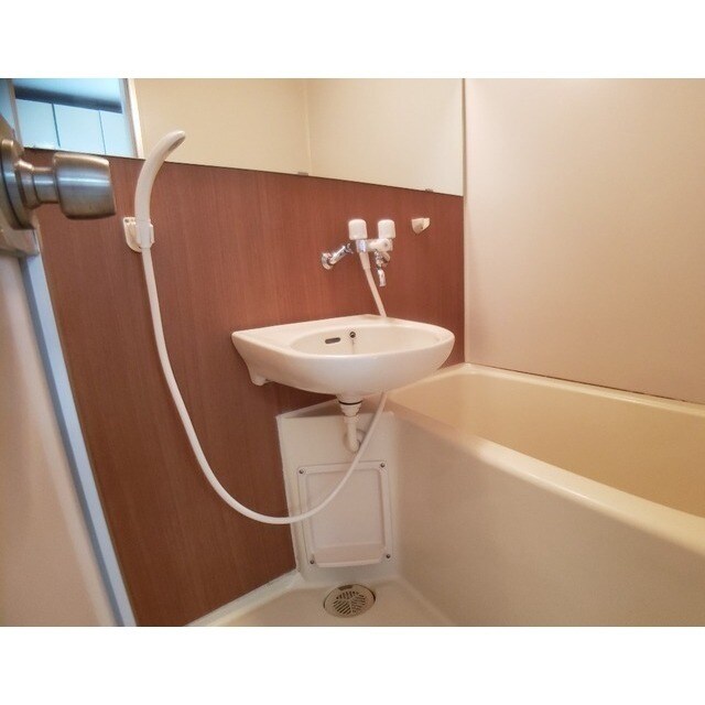 物件内観写真10　(忙しい朝には欠かせない洗面所です)