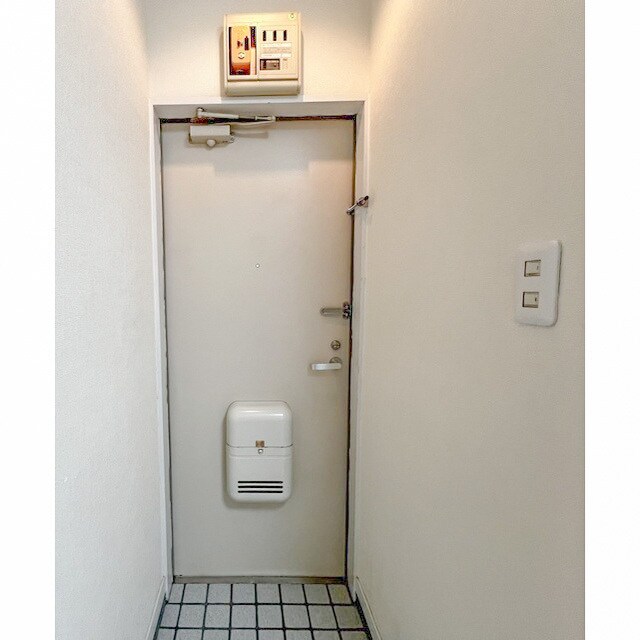 物件内観写真18　(収納もある玄関です)