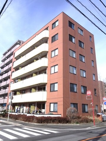 物件外観写真1　(落ち着いた雰囲気の外観です)