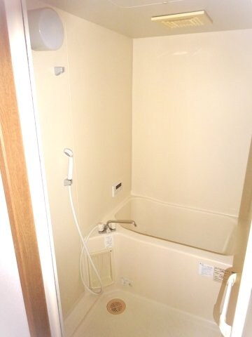 物件内観写真8　(コンパクトで使いやすいお風呂です)