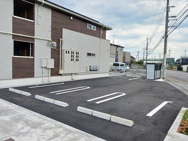 物件外観写真2　(駐車場があります)