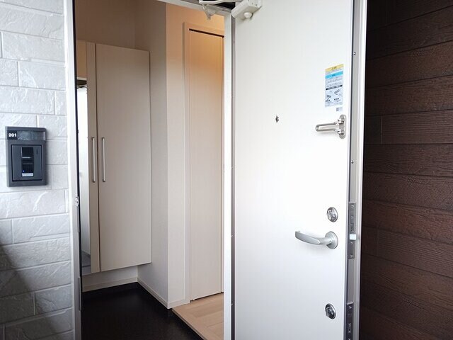 物件内観写真14　(明るい玄関です)