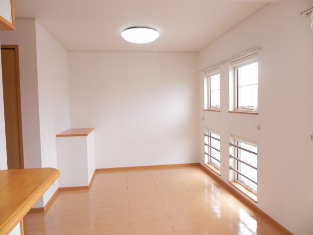 物件内観写真11　(おしゃれなリビングです)