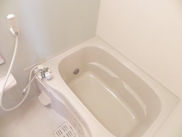 物件内観写真13　(コンパクトで使いやすいお風呂です)