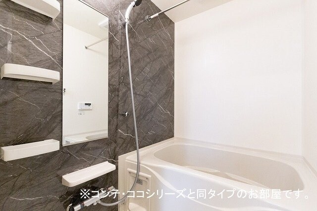 物件内観写真9　(きれいなお風呂です)