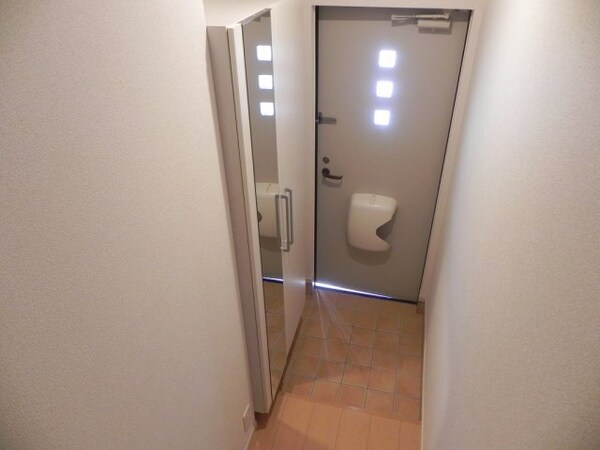 玄関(毎日通る玄関はこちらです)