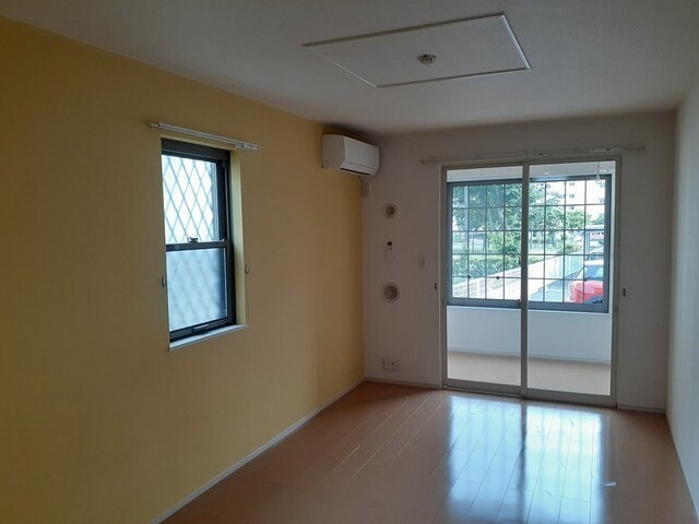 物件内観写真9　(ゆったり過ごせるリビングです)