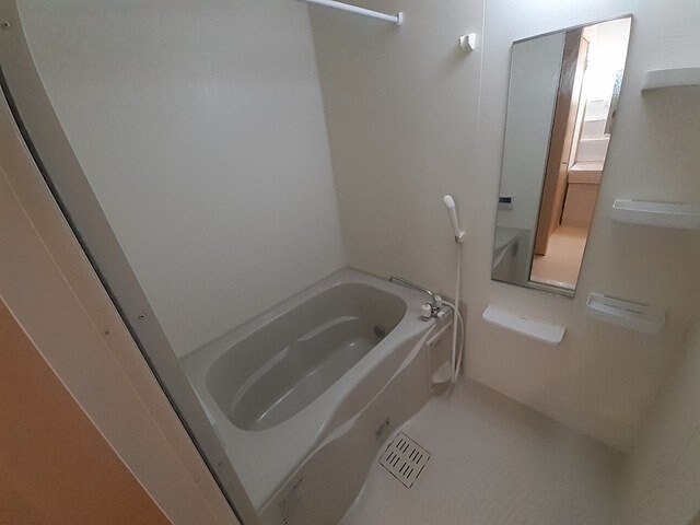 物件内観写真11　(コンパクトで使いやすいお風呂です)