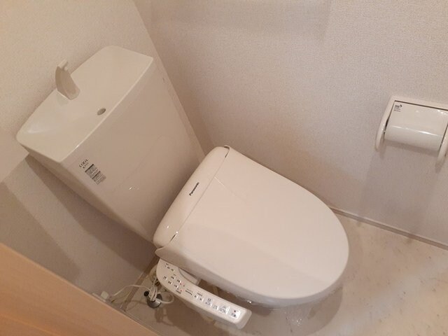物件内観写真13　(コンパクトで使いやすいトイレです)