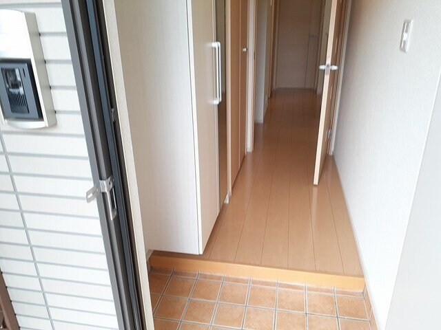 物件内観写真14　(きれいな玄関です)