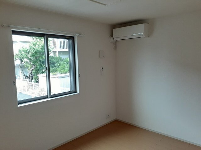 物件内観写真15　(内装は落ち着いています)