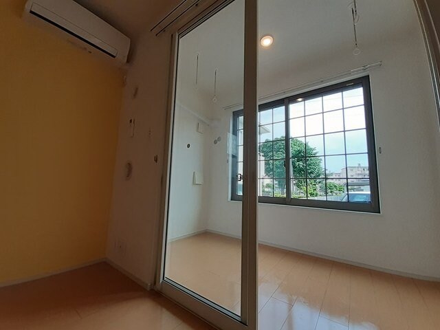 物件内観写真19　(お洗濯にも便利なバルコニー付き)