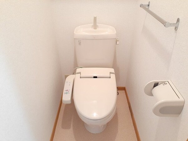 トイレ(落ち着いた色調のトイレです)