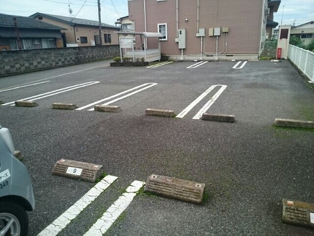 物件外観写真2　(駐車場があります)