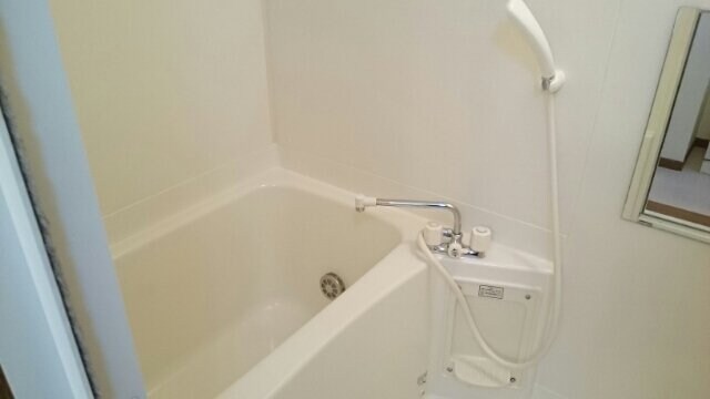 物件内観写真11　(きれいなお風呂です)