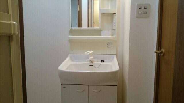 物件内観写真12　(広い洗面スペース)