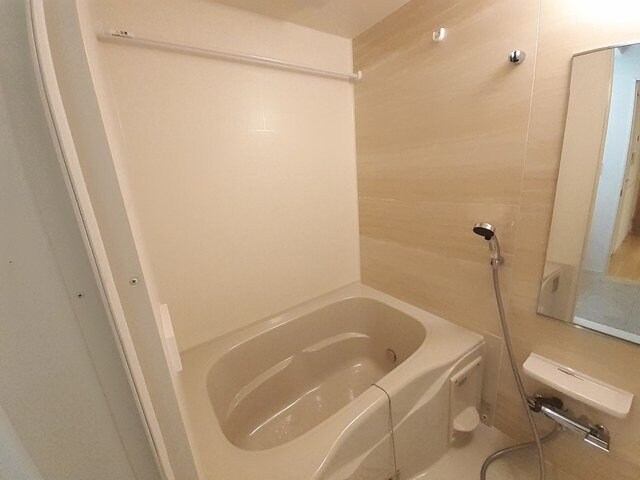 物件内観写真11　(コンパクトで使いやすいお風呂です)