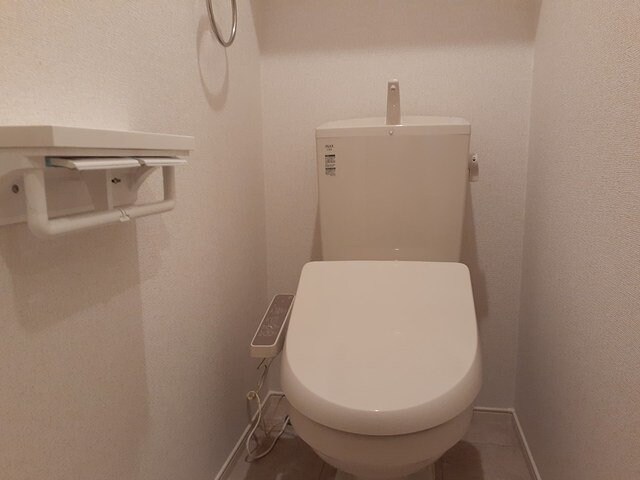 物件内観写真13　(シンプルで使いやすいトイレです)