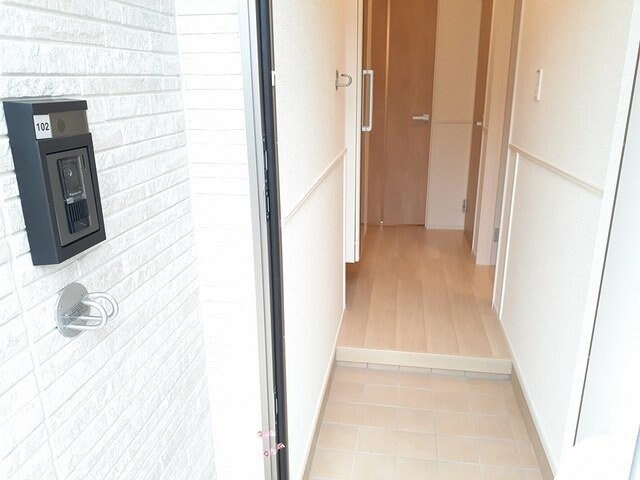 物件内観写真14　(収納もある玄関です)