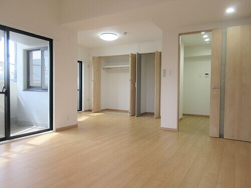 物件内観写真3　(リビングダイニングキッチン　※2025年3月撮影)