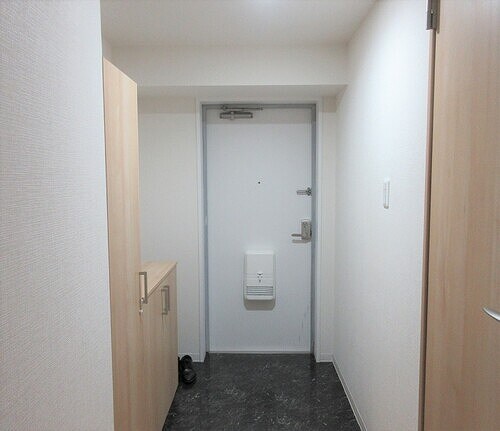 物件内観写真14　(玄関内　※2025年3月撮影)