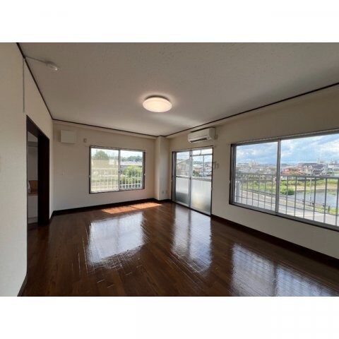 物件内観写真5　(おしゃれなリビングです)