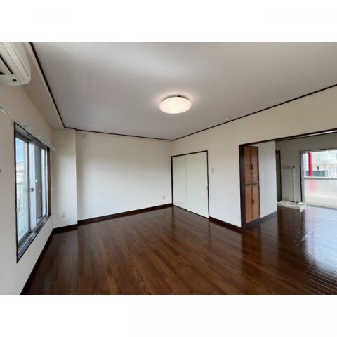 物件内観写真7　(使いやすいリビングです)