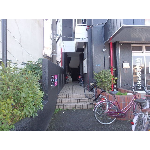 物件外観写真4　(建物の内部です)