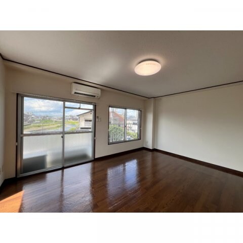 物件内観写真8　(使いやすいリビングです)