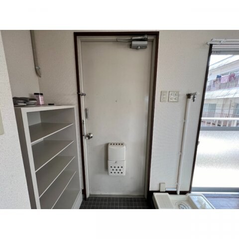 物件内観写真21　(明るい玄関です)