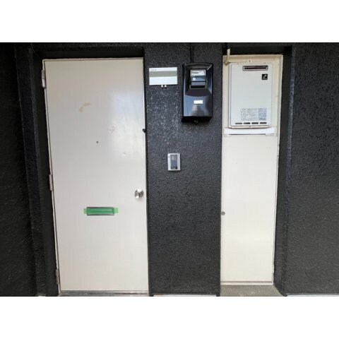 物件内観写真22　(収納もある玄関です)