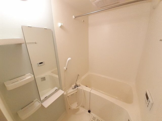 物件内観写真10　(コンパクトで使いやすいお風呂です)