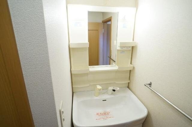 物件内観写真14　(明るい洗面所です)