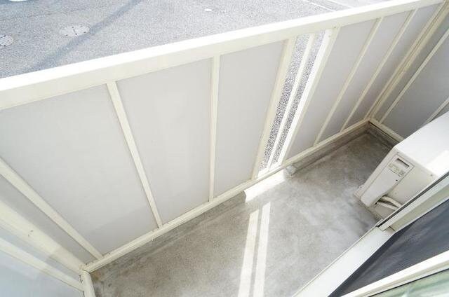 物件内観写真19　(開放的で明るい空間を演出してくれるバルコニーです)